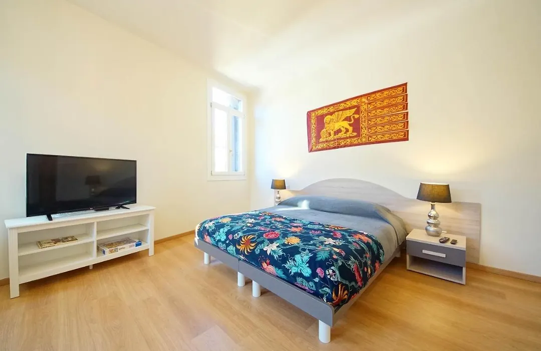 Ca' Circus 4 Rooms Wi-Fi Fibre-1